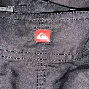 Men’s quicksilver board shorts 34